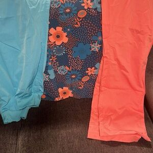 Scrubs I would like to Sale. Tops from XL to 3XL all Pants are size XL .